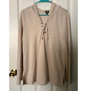 Cable & Gage Pull-Over Tie Sweatshirt